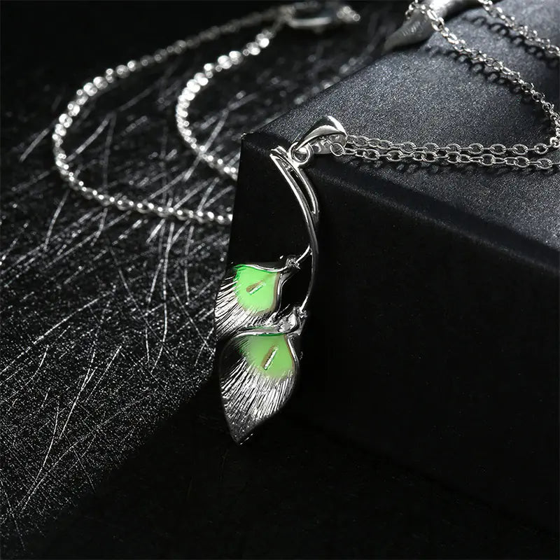 Fashionable Glow-in-the-Dark Leaf Pendant Necklace